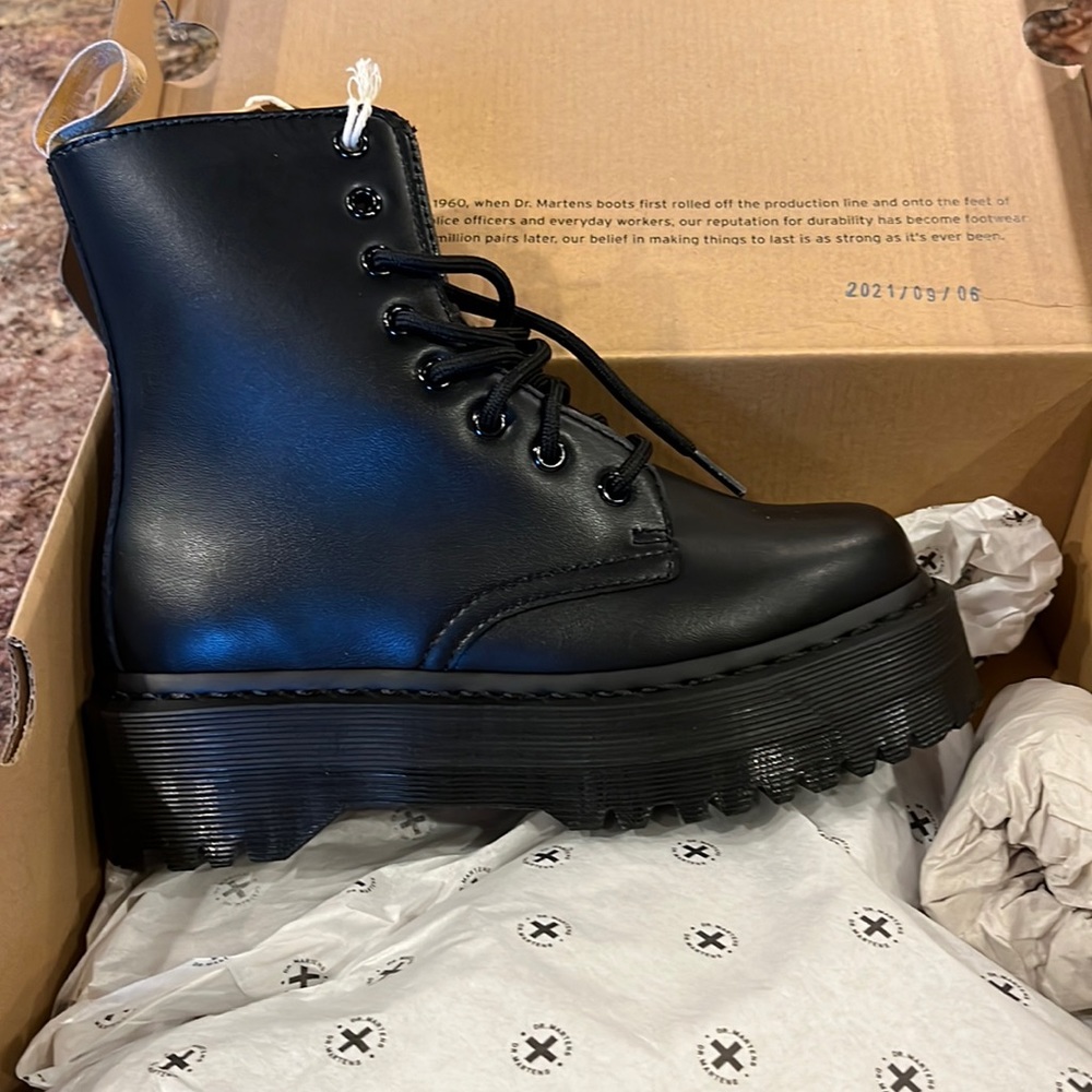 Never worn Doc Martens.  V Jacob II Mono size 6 in black